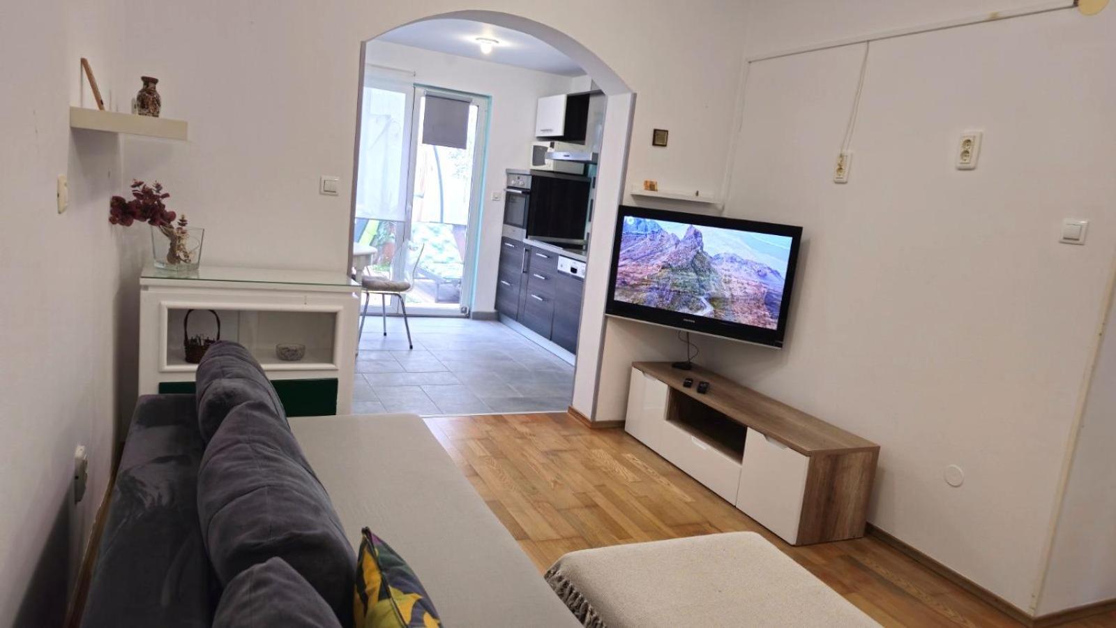 Apartment With Garden In Barbariga Eksteriør billede